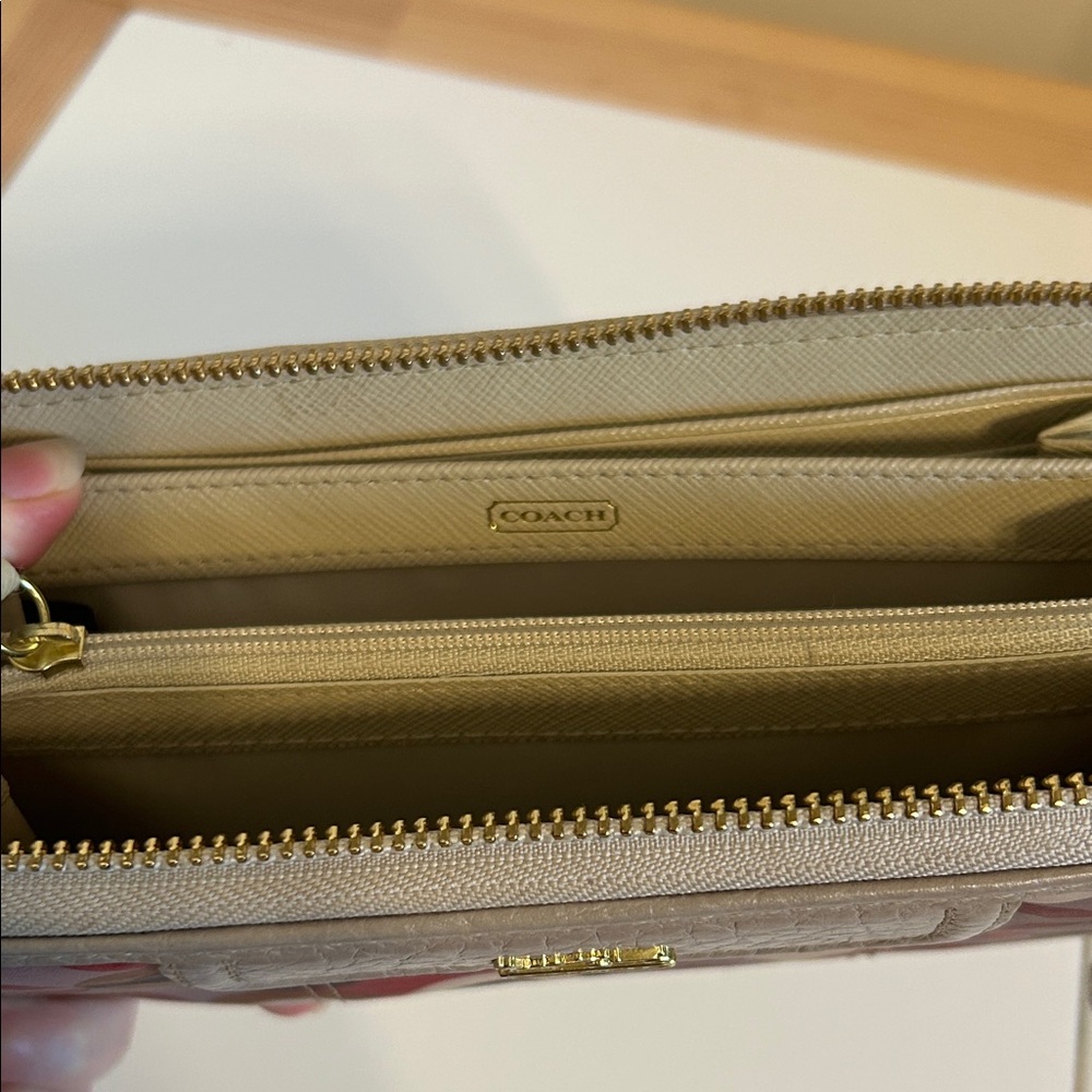 Coach Circle Pattern Wallet - Picture 5 of 5